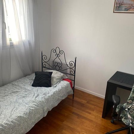 Bedroom In A House/ Chambre Dans Une Maison Épinay-sur-Orge Zewnętrze zdjęcie